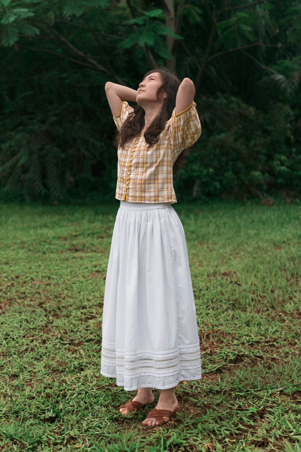 Elasticated waistband detail on gathered A-line skirt in Sweet Daisy
