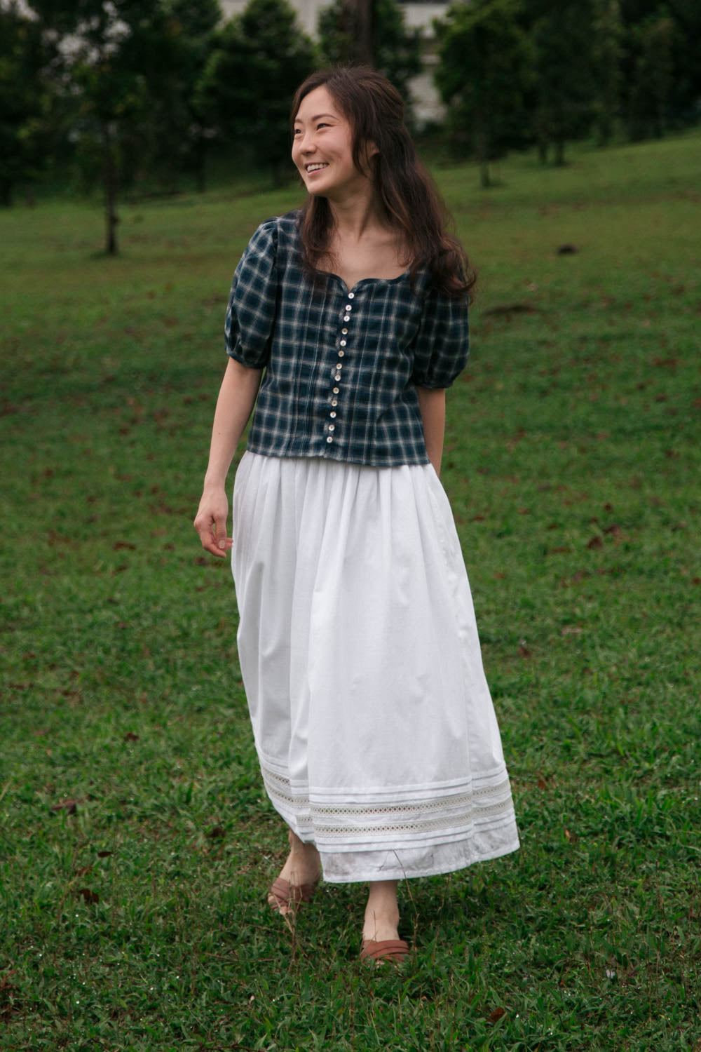 Palmier blouse in Juniper, front view showing relaxed fit