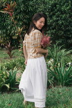 Puff sleeves palmier blouse in Linzer, back view showing relaxed fit. 